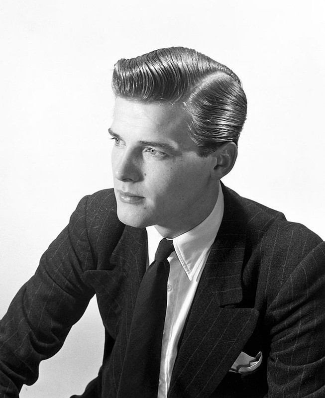roger_moore_b22