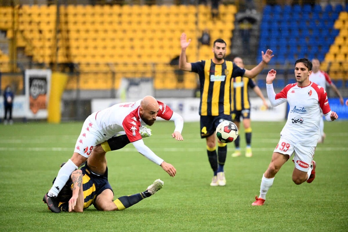 Juve Stabia vs Bari, 01h30 ngày 05/12