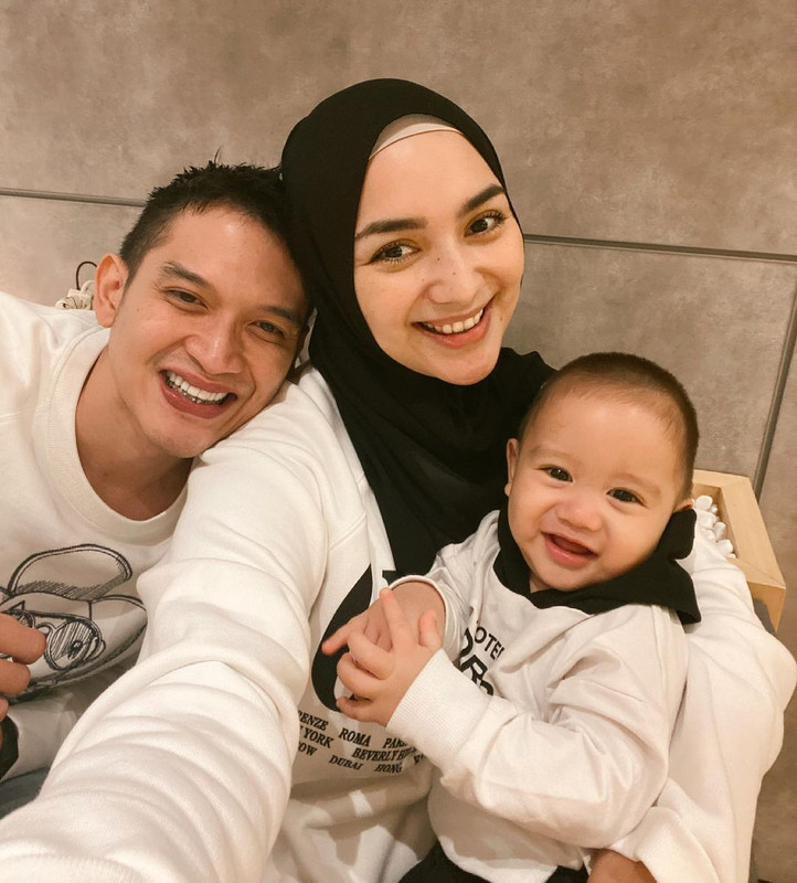 Citra Kirana, Rezky Aditya dan anak mereka.