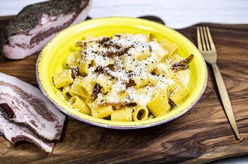 https://i.postimg.cc/bYBpGSyj/Mezzi-Rigatoni-alla-Carbonara-Rid.jpg