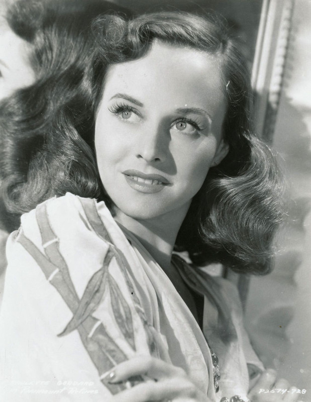 paulette_goddard_mc32