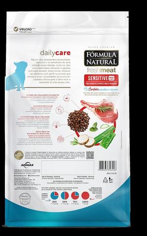 Croquetes e ingredientes da ração Fórmula Natural Fresh Meat