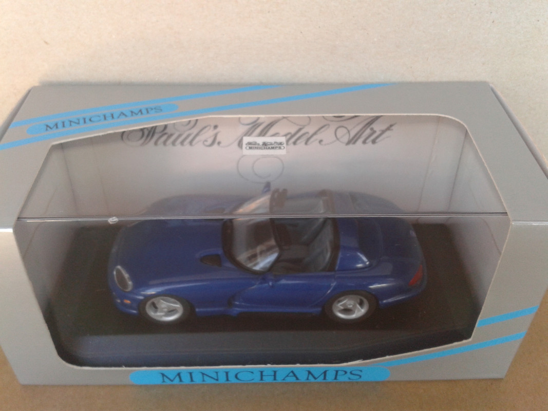 1993 Dodge Viper RT-10 (Minichamps) (2)