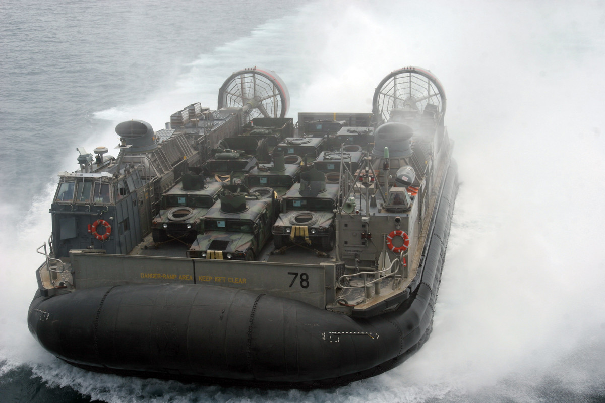 US_Navy_070508-M-9389C-018_A_landing_craft_air_c