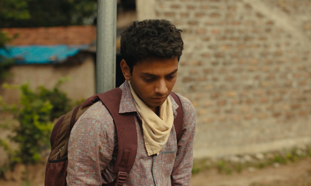 Homebound 2025 WebRip [Hindi] 480p 720p ESub Screenshot