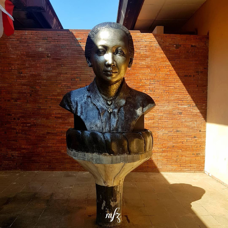 Patung R.A Kartini