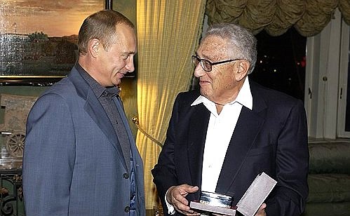 Vladimir-Putin-meets-with-Henry-Kissinger.jpg