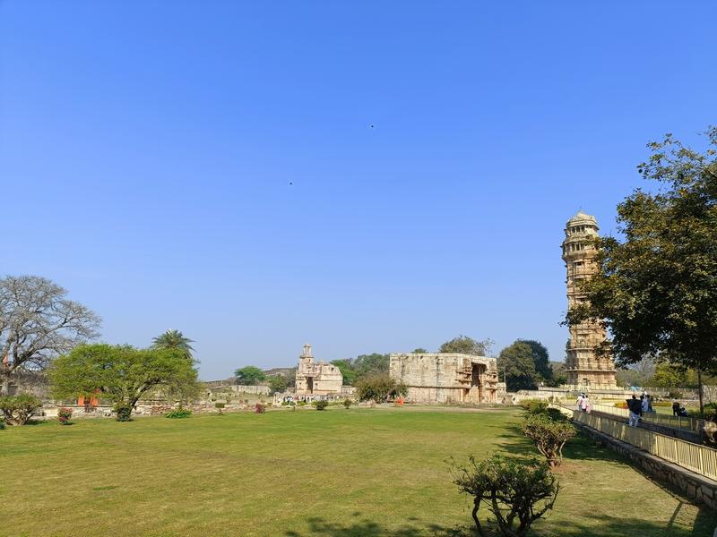https://i.postimg.cc/bYLPT2n1/Chittorgarh-(58).jpg
