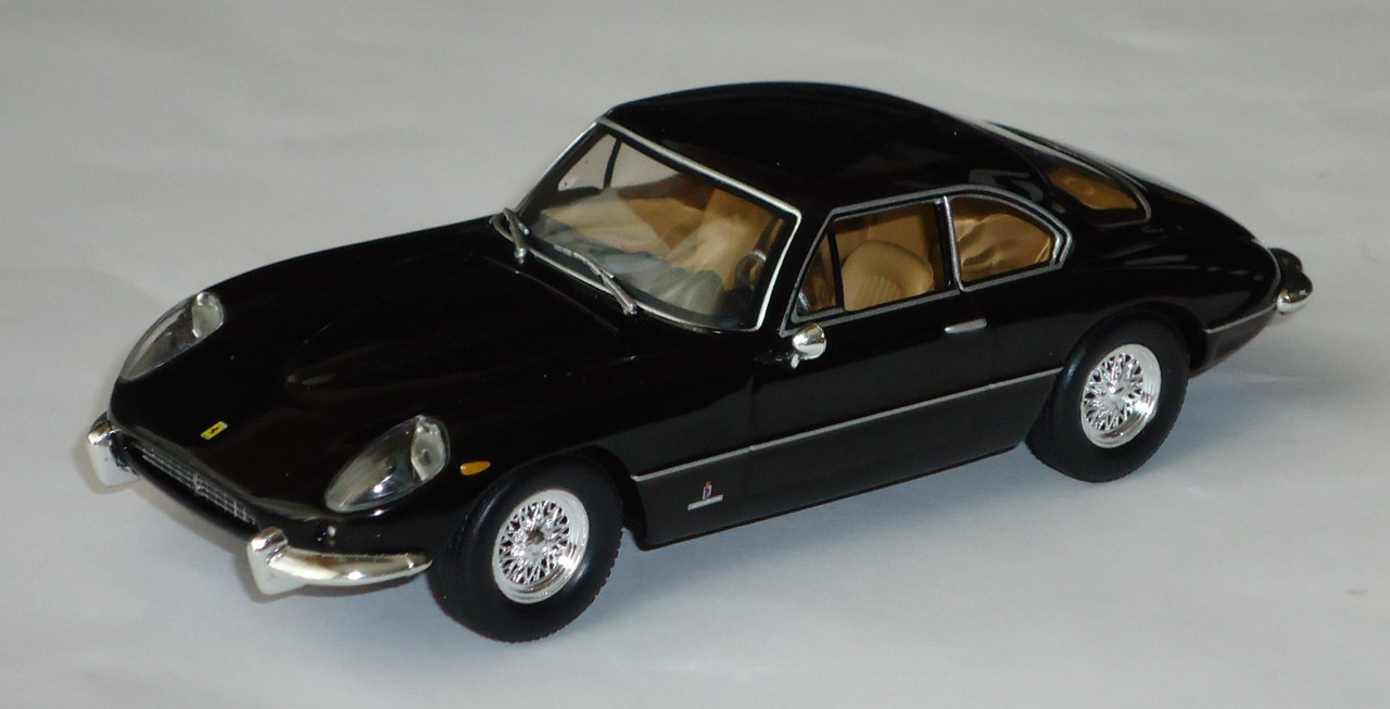 Ferrari-400 Superamerica1