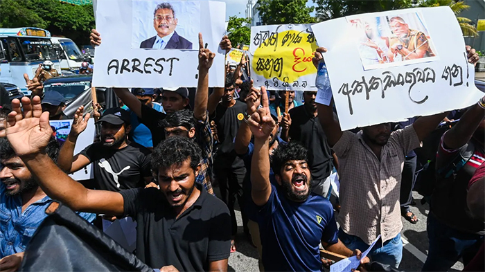 Mahasiswa mengambil bagian dalam demonstrasi menuntut pengunduran diri Presiden Sri Lanka Gotabaya Rajapaksa di Kolombo, Sri Lanka pada pada Kamis (7/7/2022).
