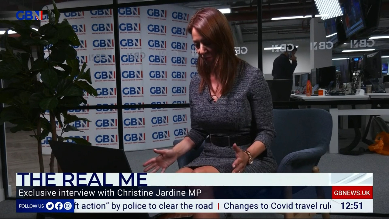 09.17 - 12.00.00 - The Briefing Lunchtime with Gloria De Piero. Your ....ts_snapshot_52.04.773
