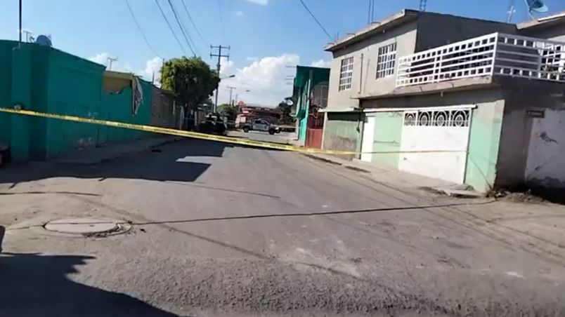 En plena vía pública, sujetos armados le dan muerte a un hombre en Guanajuato