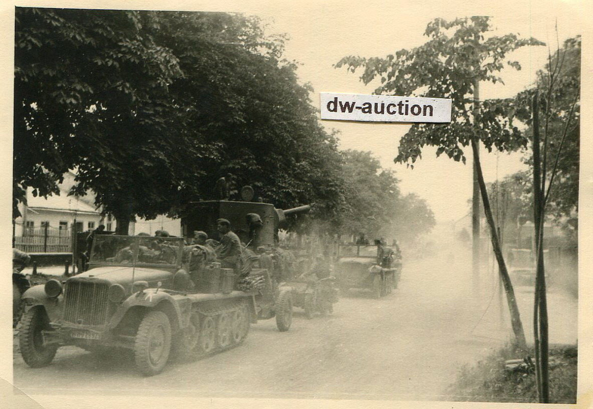 SdKfz Halbkette mit Kennung , zerstörter russisc