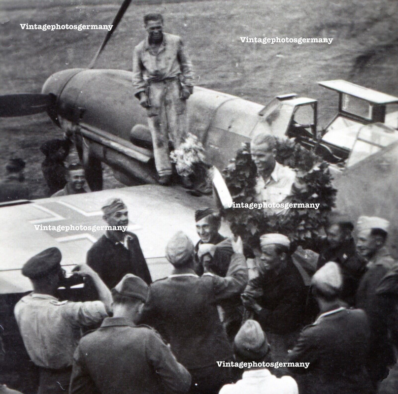 D1084 Foto Flugzeug Me109 Bf109 JG77 Pilot Erwin Clausen ASS AS 100 Abschuss (1)