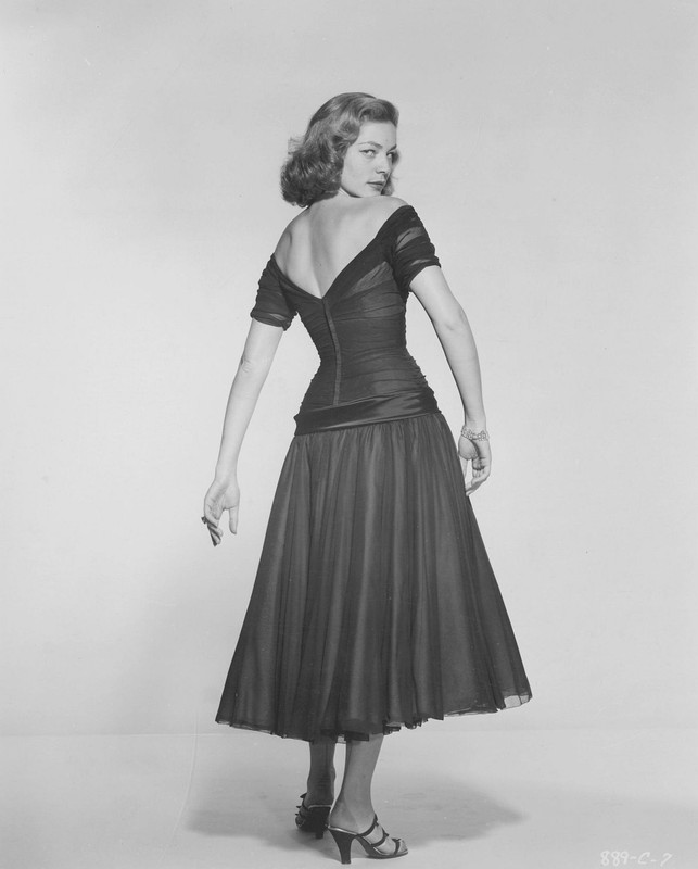 Lauren_Bacall_b38