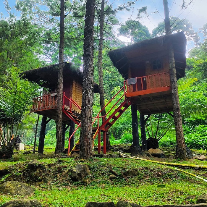 Penginapan di Curug Cipamingkis.
