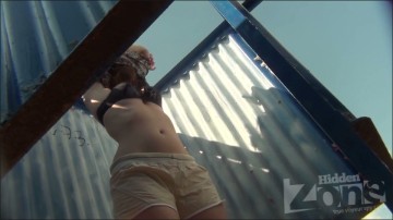 [Image: Voyeur49325112337.jpg]