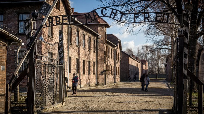 auschwitz-001.jpg