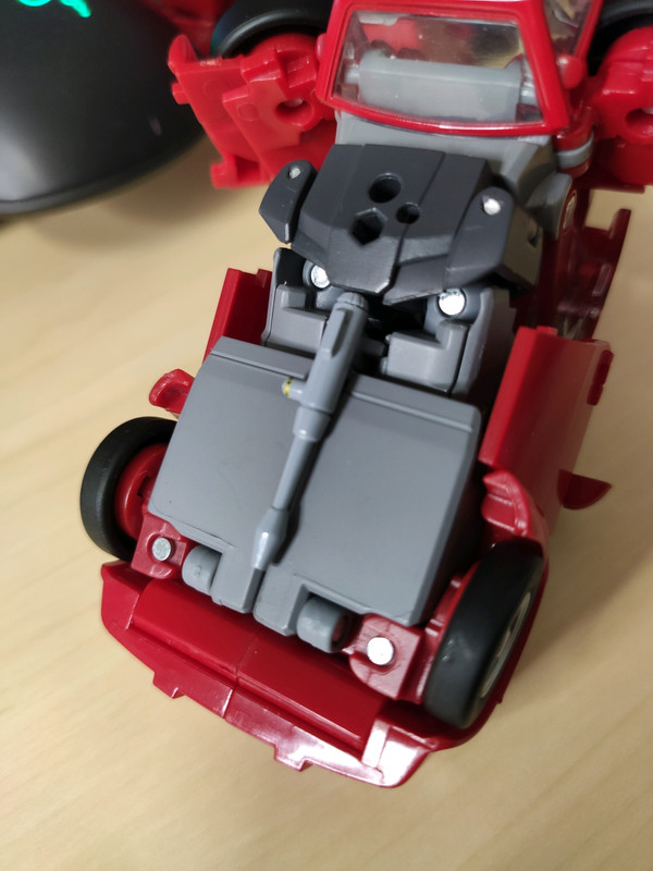 Masterpiece-Cliffjumper-07