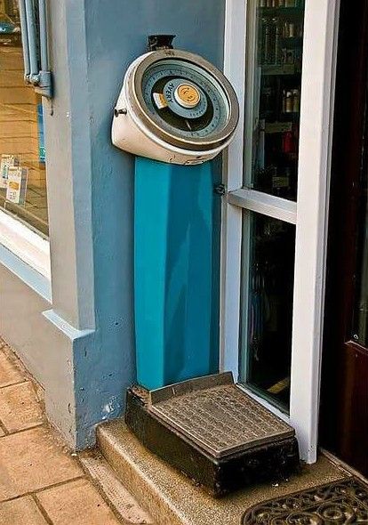 vintageweighingmachine.jpg