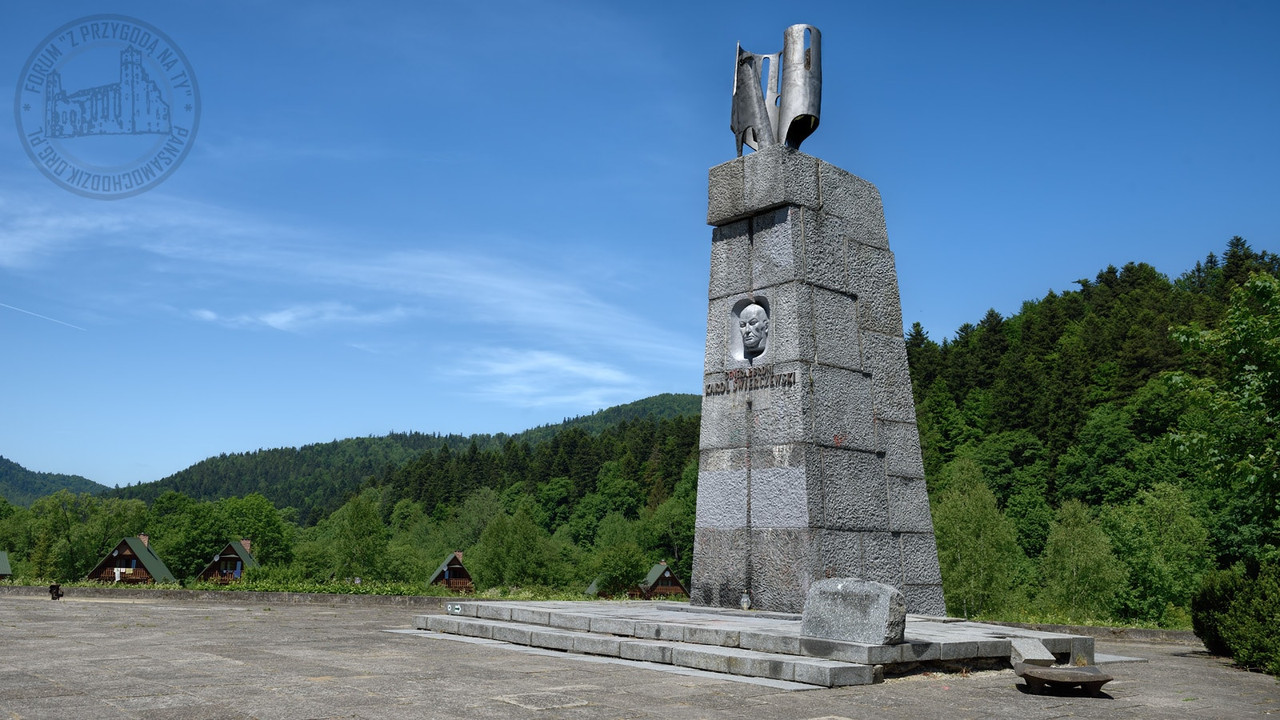 0588 - 810_8533_Logo