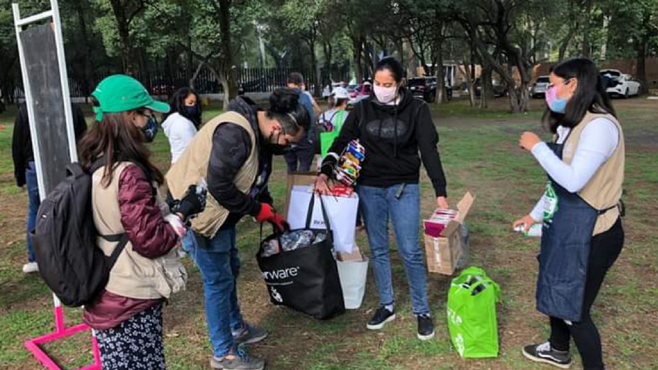 Mercado del Trueque de la CDMX: Regalan despensa a cambio de viejos útiles escolares