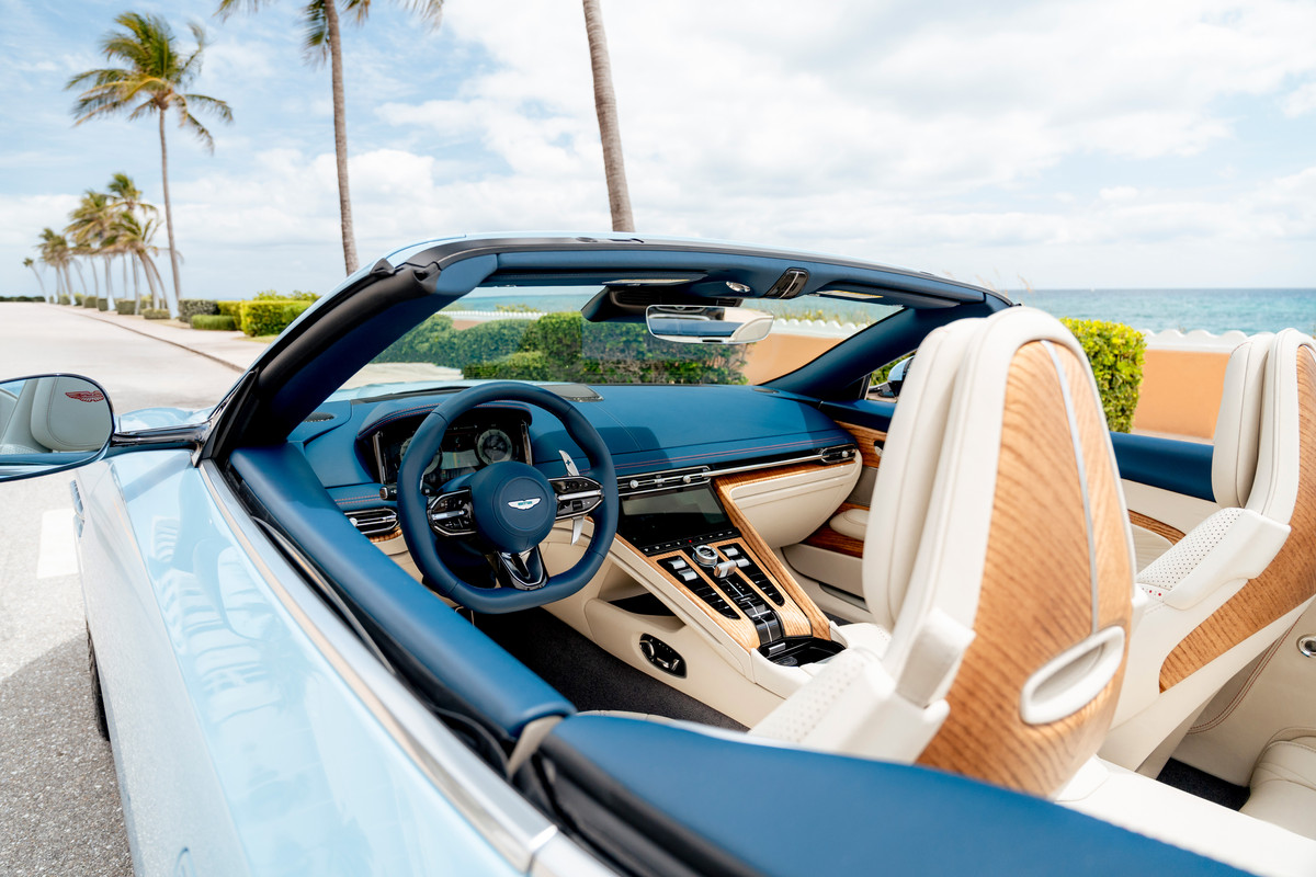 Aston Martin DB12 Volante - Palm Beach Edition 12