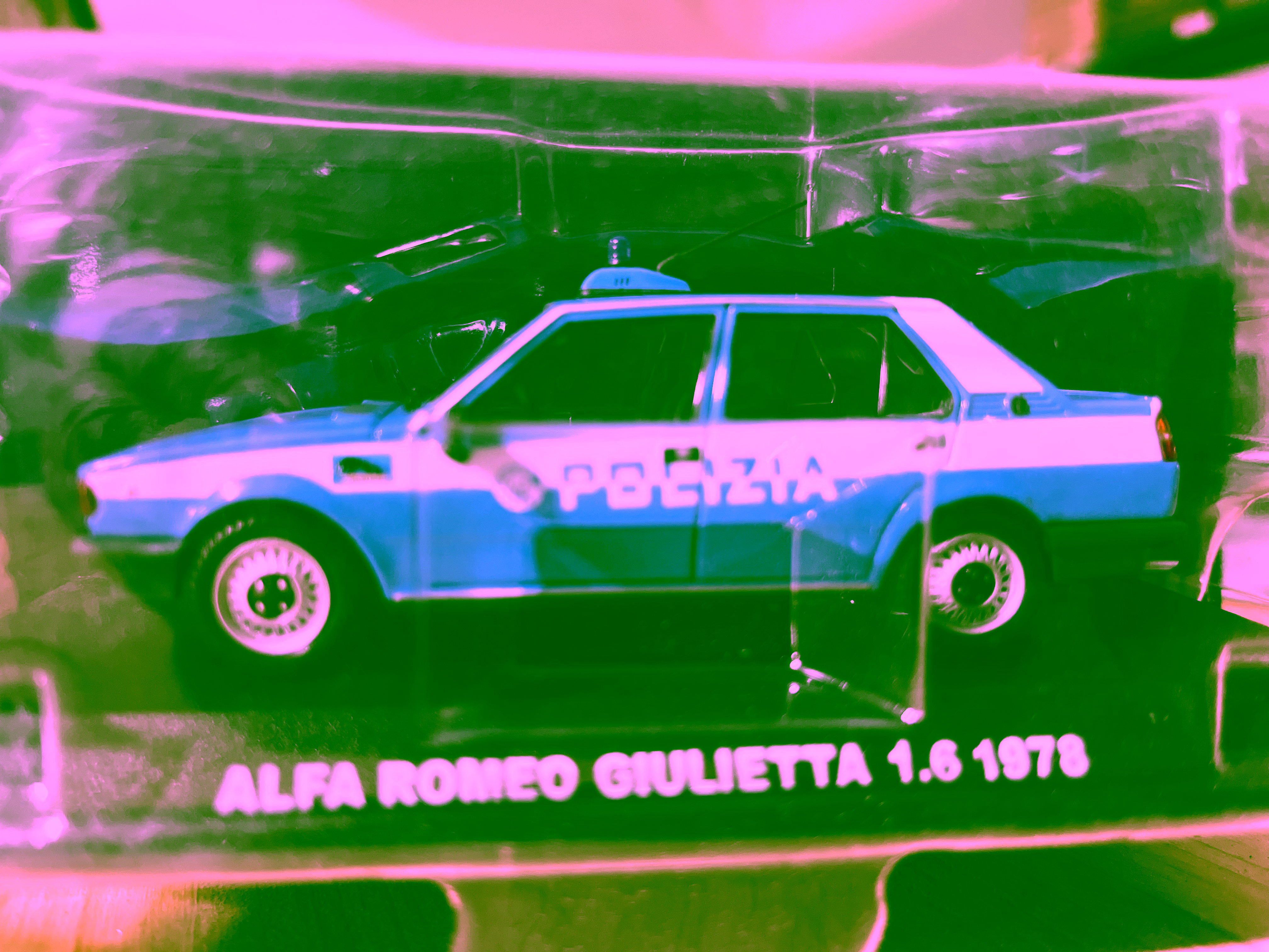 Alfa Romeo Giulietta 1.6 1978 Polizia Stradale - DIE CAST 1:43