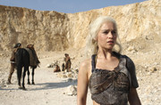 emilia-clarke-game-of-thrones-31