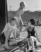 yvonne-craig-170