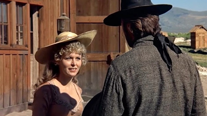 HIGH-PLAINS-DRIFTER-MARIANNA-HILL-2-A-FOTOR.jpg