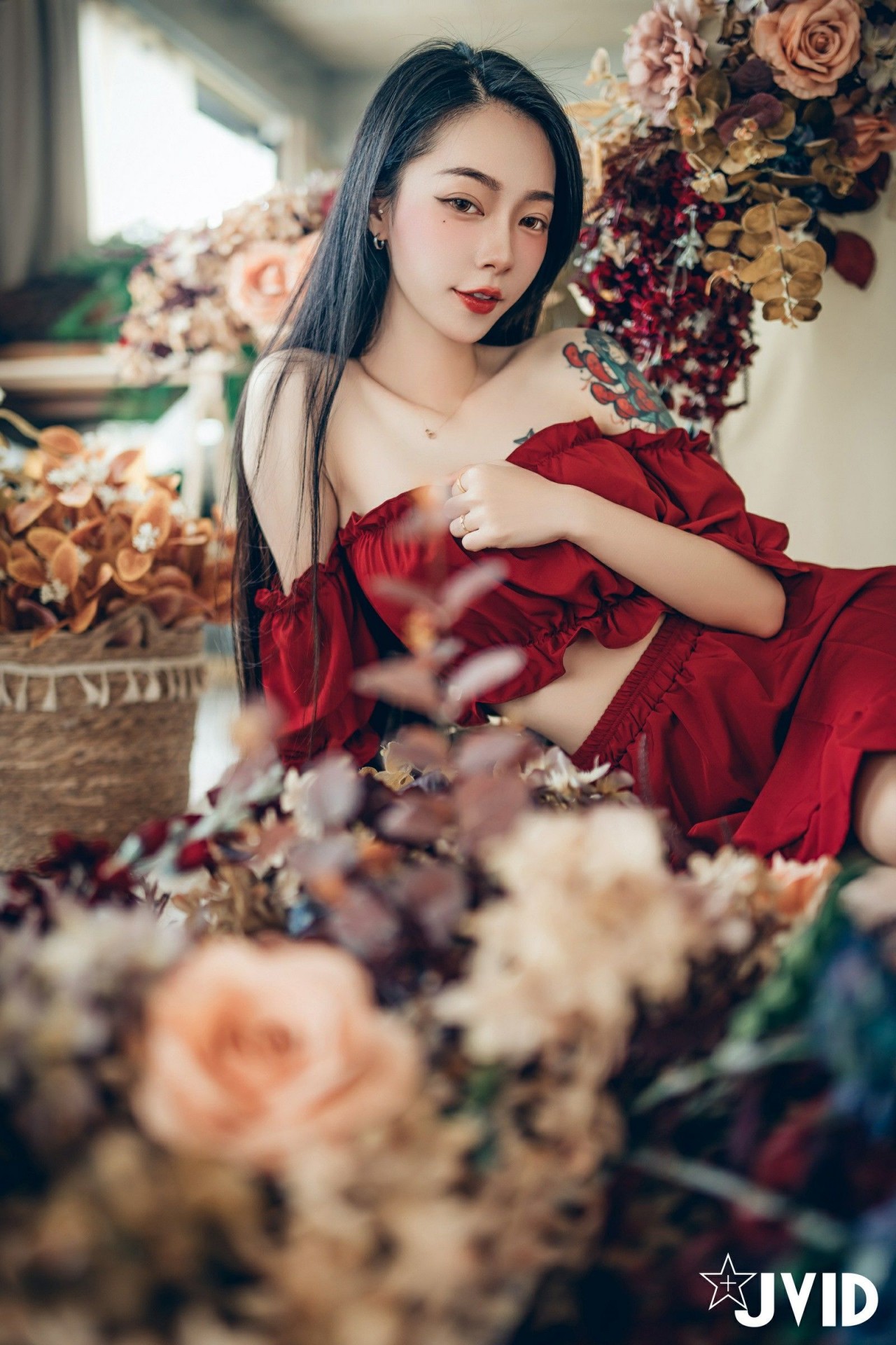 jvid 飄 飄《女神比基尼》美女写真，躺在浴缸场景，尽显性感姿态插图3