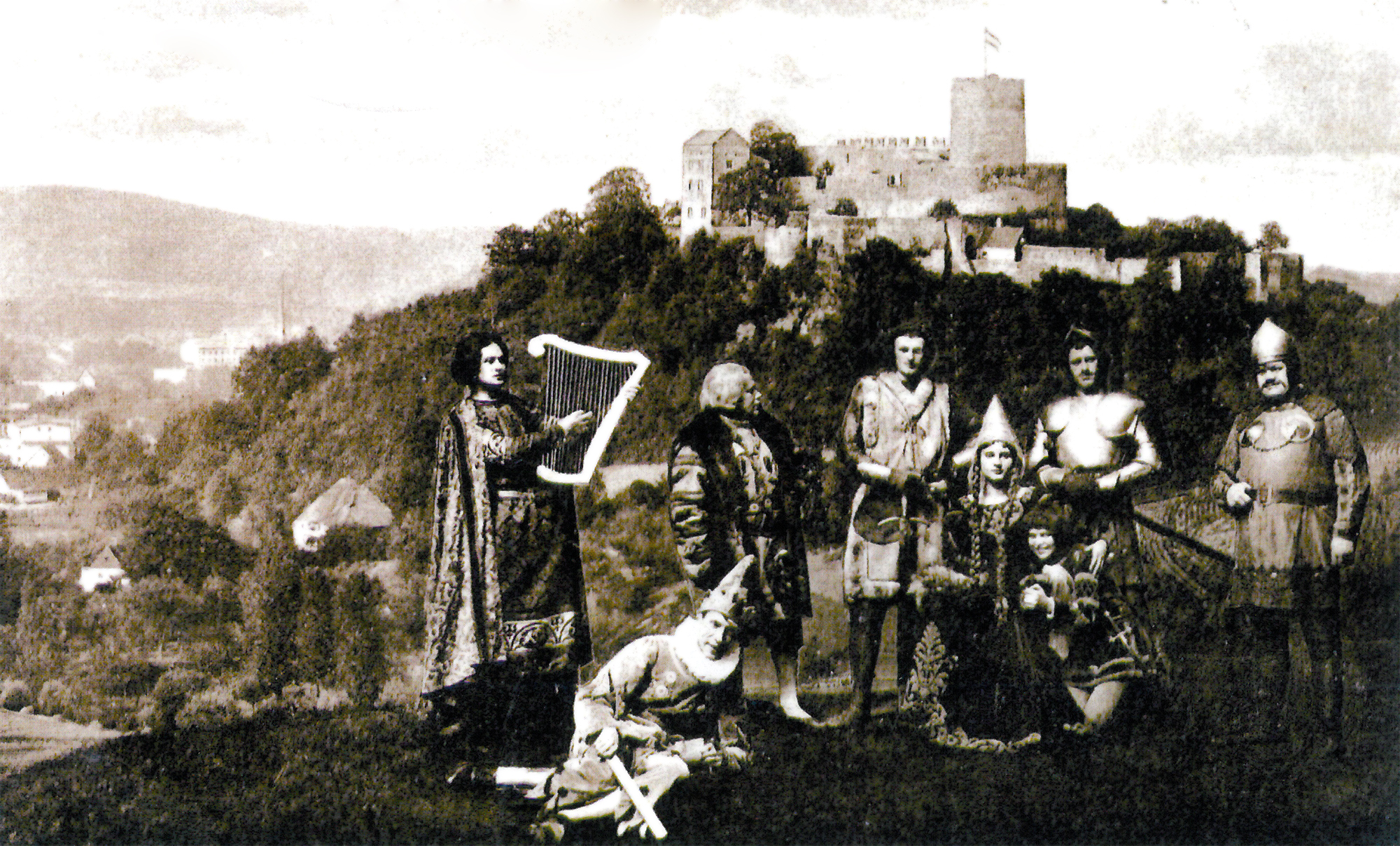 Aktorzy występujący w sztuce wystawianej na zamku Bolków - "Bolko" (zdjęcie z ok. 1920 r.)