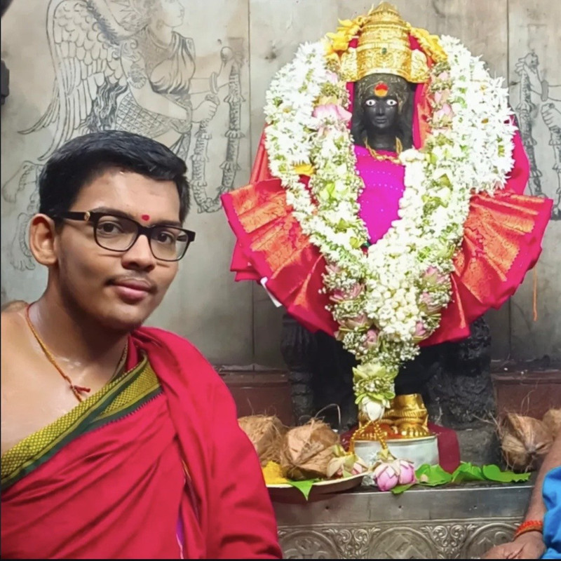 priest-with-devi