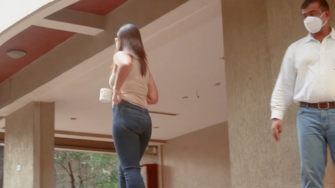 Kareena Kapoor Khan Ass 4k.mp4_snapshot_00.17.380