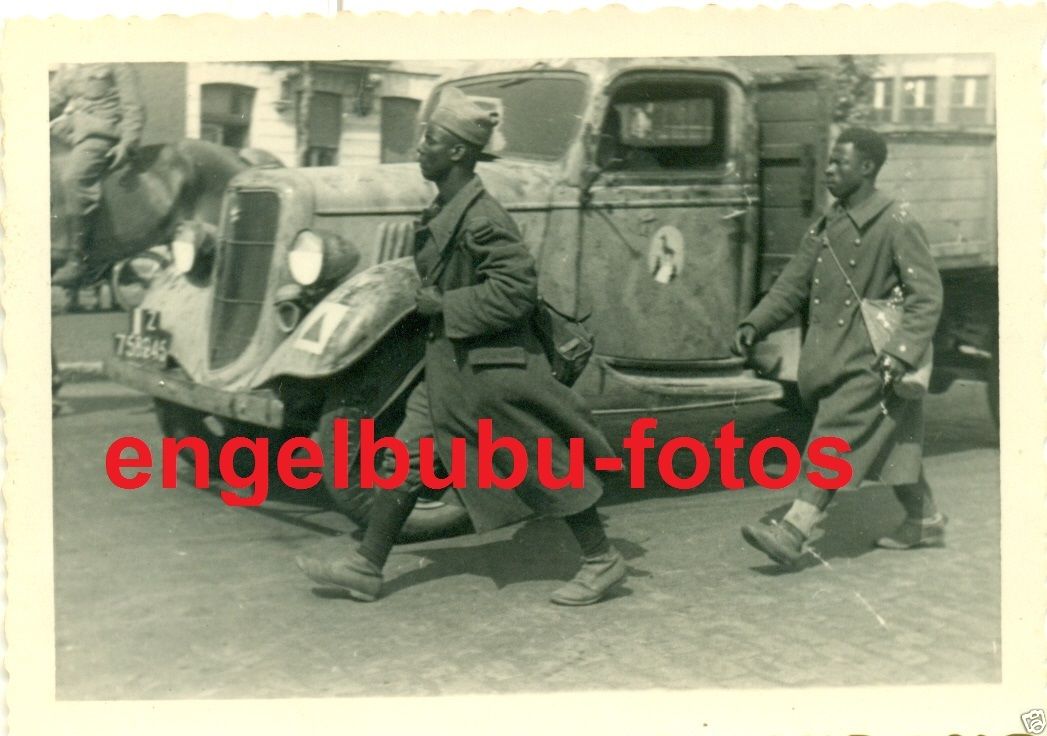 MONS (Wallonien, BELGIEN) - Afrikanische Soldate