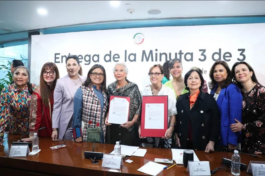Entregan diputadas la minuta de la llamada “Ley 3 de 3” al Senado