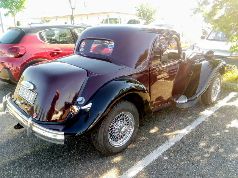 Coupé malle bombée bordeaux et noir EQ-AV 2