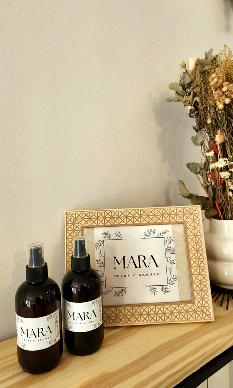 Aromatizante textil en botella con spray.