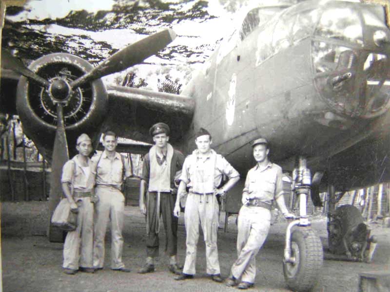 northam-b25-sweers1-archive- B-25 van 18 squadron met wat lijkt een Donald Duck embleem, dus de N5-1