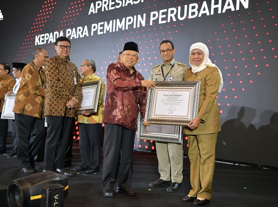 Antarkan Jawa Timur Raih Wilayah Bebas Korupsi, Gubernur Khofifah Diberi Anugerah Pemimpin Perubahan oleh KemenPAN RB