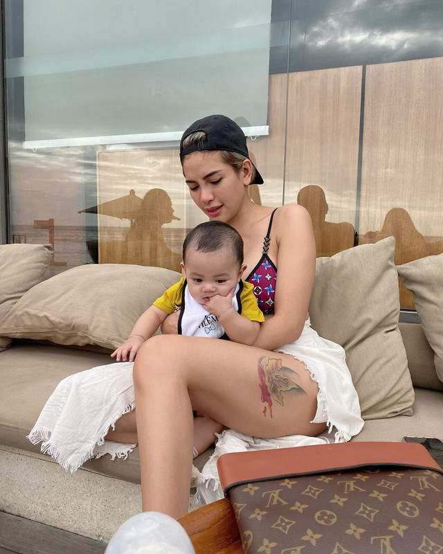 Bikini Branded yang Dipakai Nikita Mirani Harganya Tak Main-Main