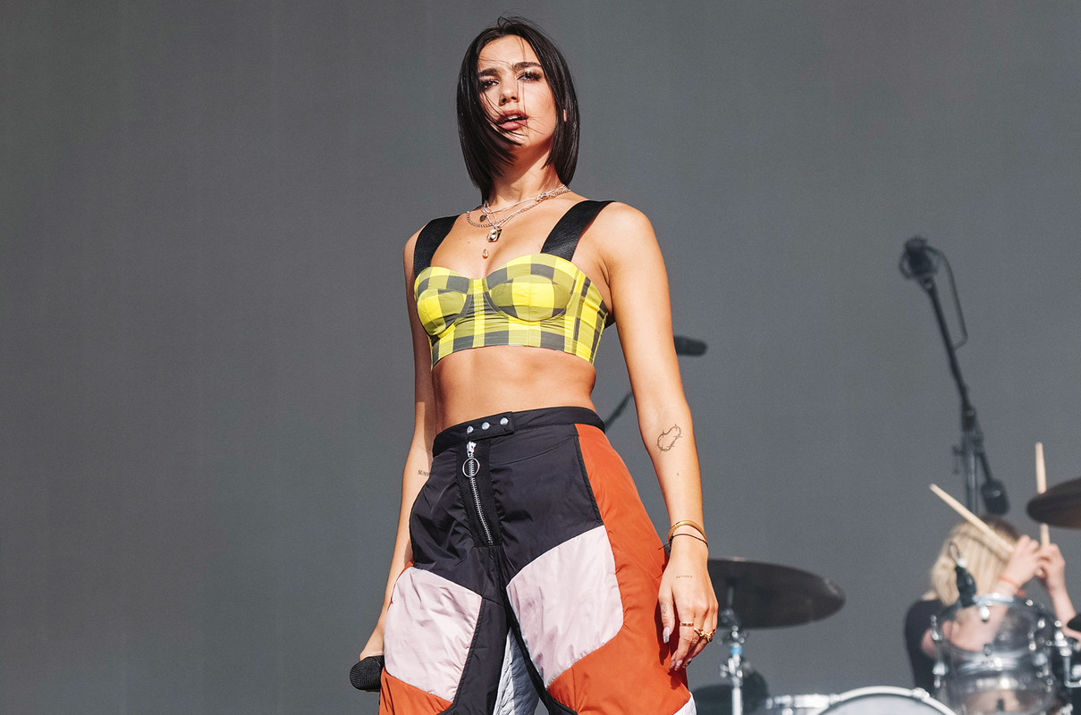 Dua performing