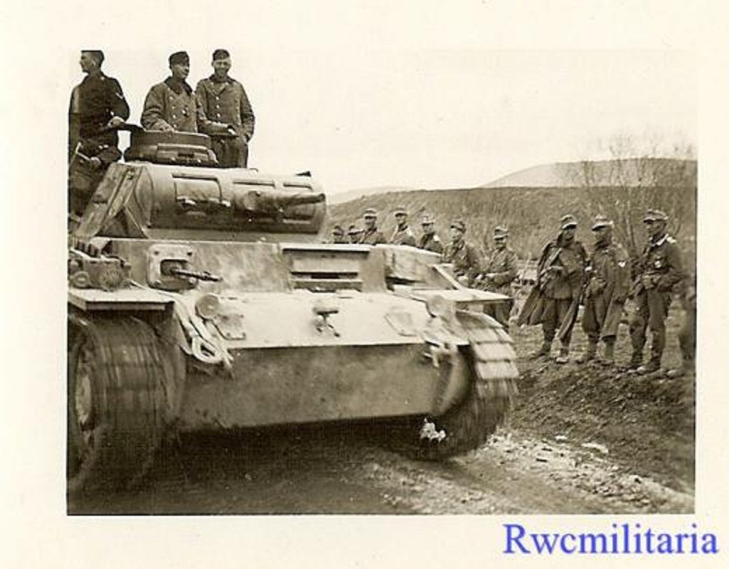 Gebirgsjäger Troops Watch Pzkw.III Panzer Tank P