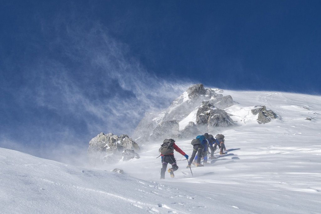 white-mountain-climbing-2124113-1280.jpg