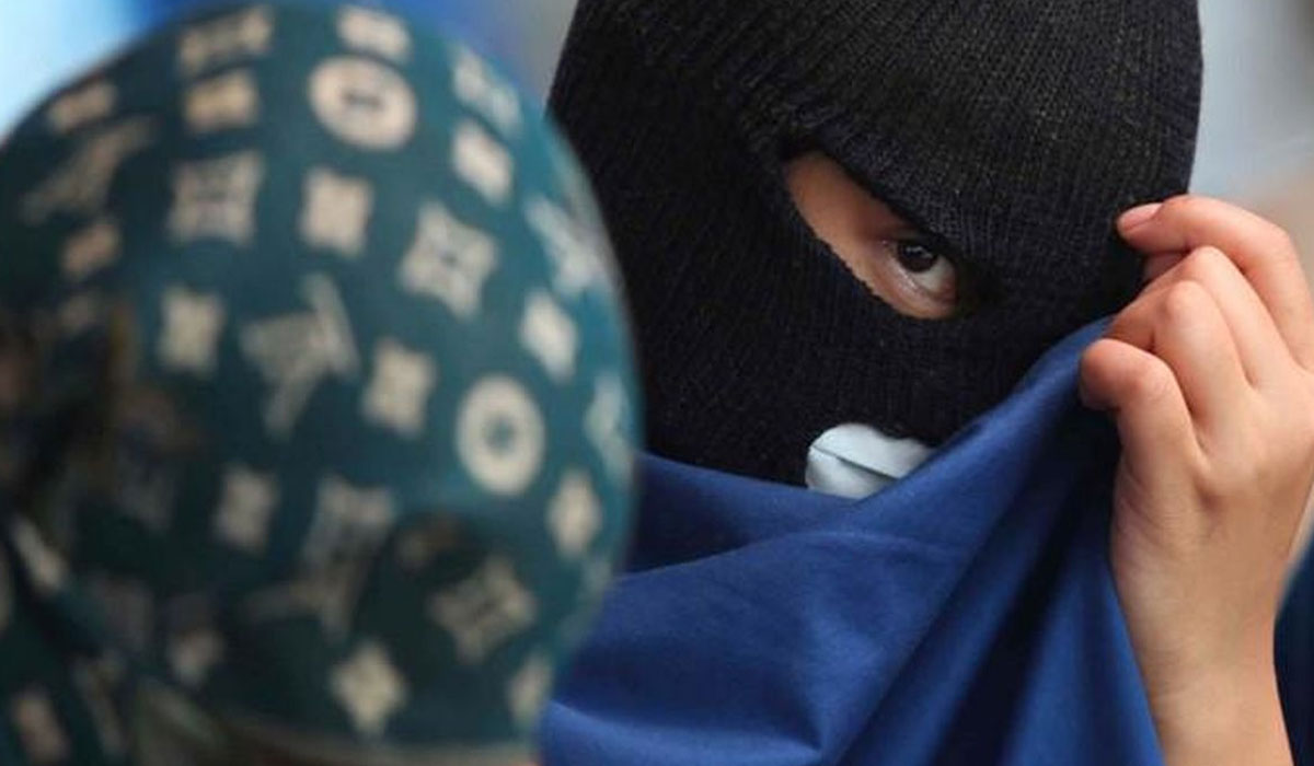 Modus Amal, Niatnya Kamal: Dua Pria Gasak Ponsel di Warteg Tangsel! Modus Amal, Niatnya Kamal: Dua Pria Gasak Ponsel di Warteg Tangsel!