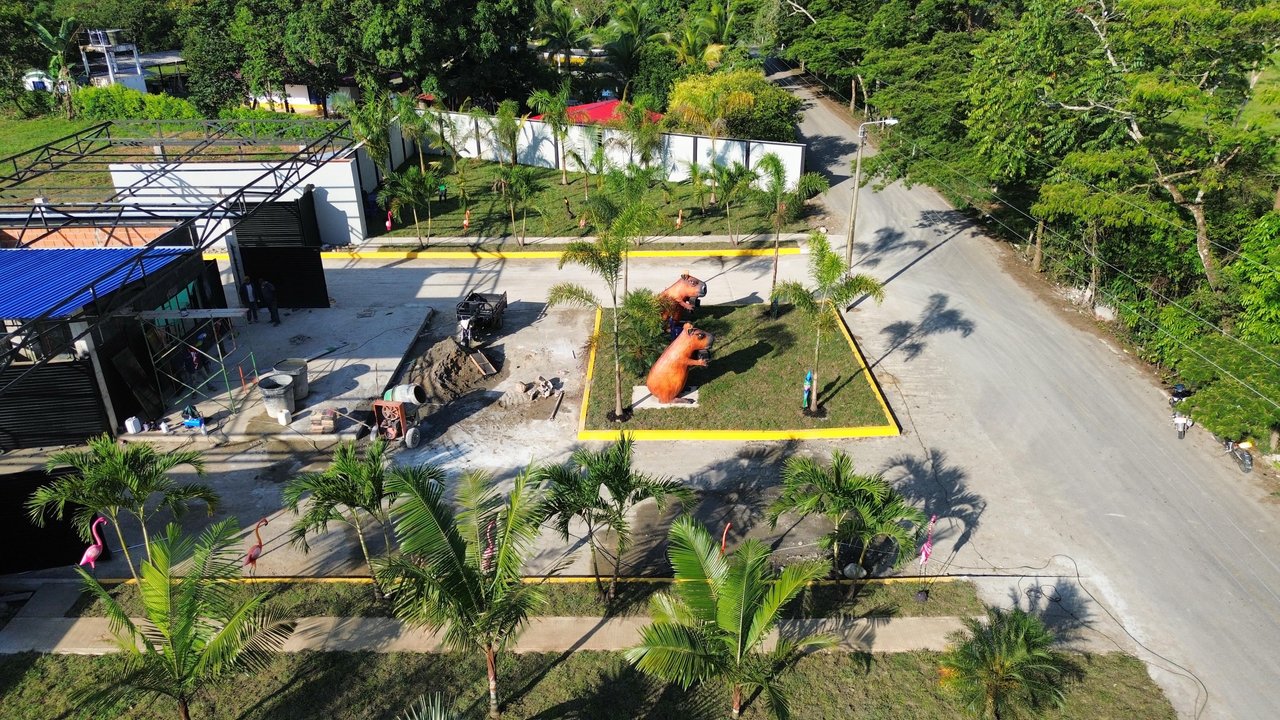 Cliente satisfecho con la compra de su lote económico