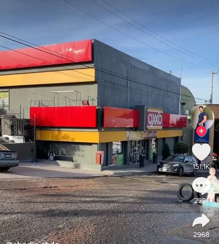 Oxxo abre tienda sobre otro Oxxo en Tijuana; sorprende audacia arquitectónica