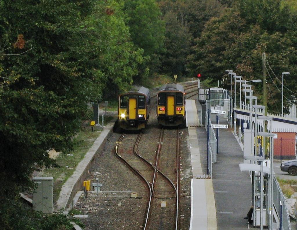 Penryn-trains-passing-2-cropped.jpg