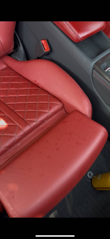 Intérieur de voiture poussiéreux